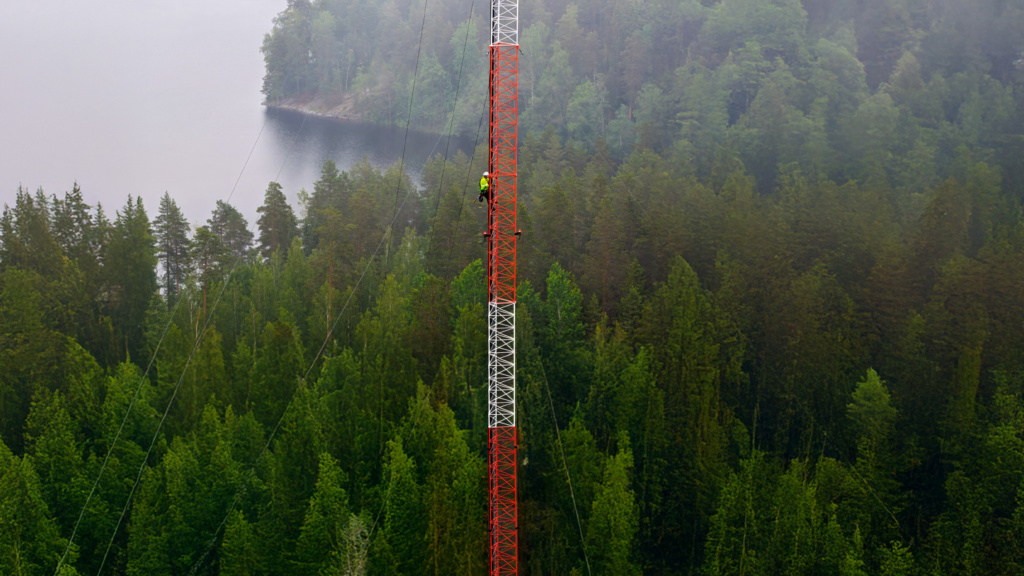 Kommunikation_mast_skog_awareness