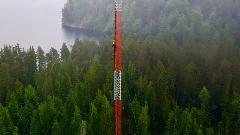 Kommunikation_mast_skog_awareness